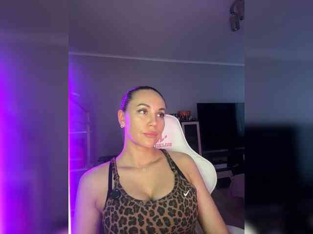 QWEENII webcam
