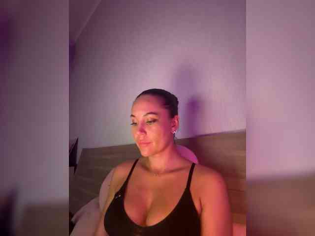 QWEENII webcam