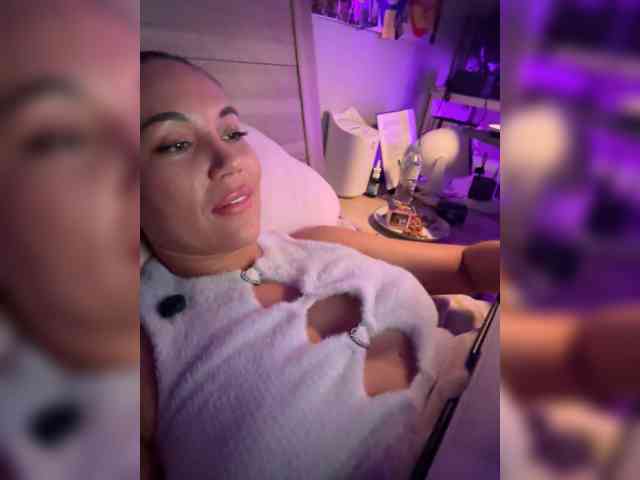 QWEENII webcam