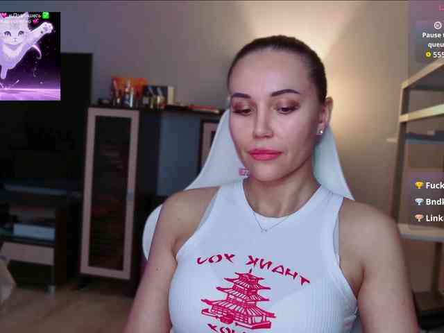 QWEENII webcam
