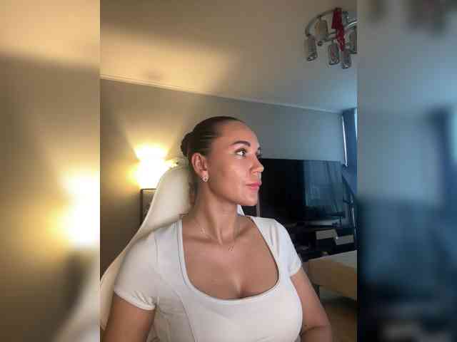 QWEENII webcam