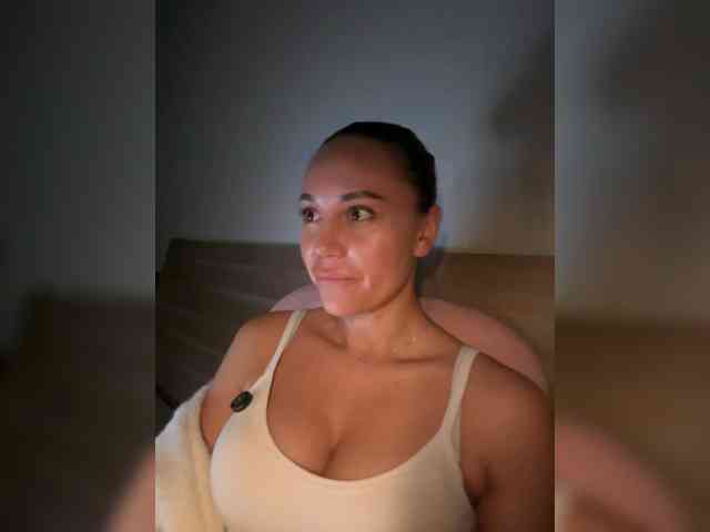 QWEENII webcam