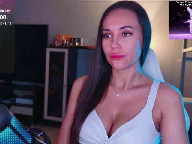 QWEENII Live Webcam on BongaCams