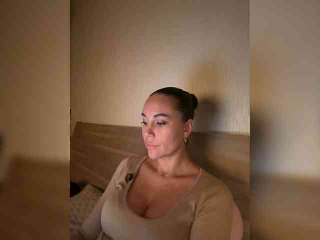 QWEENII webcam