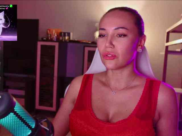 QWEENII webcam