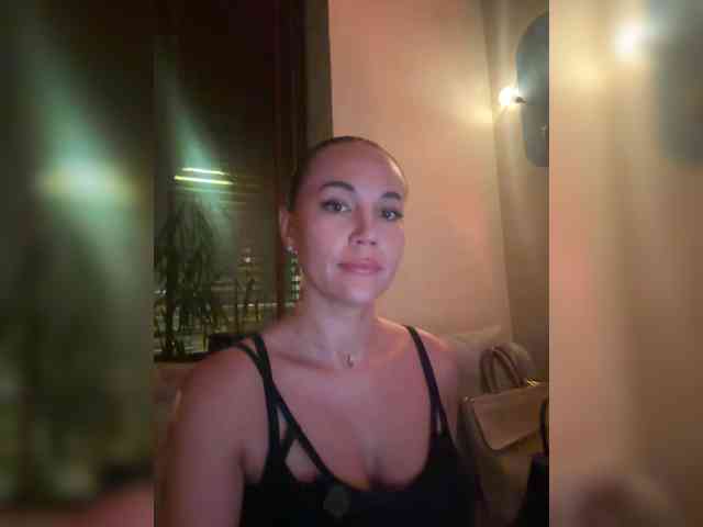 QWEENII webcam