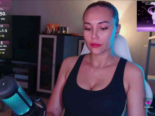 QWEENII webcam