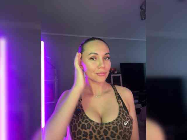 QWEENII webcam