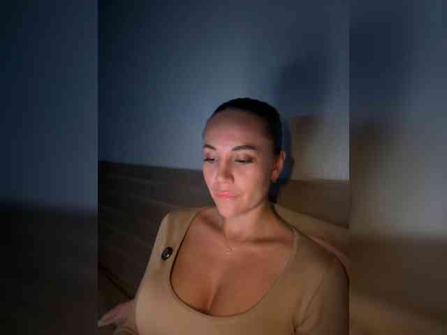 QWEENII webcam