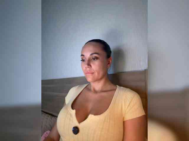 QWEENII webcam