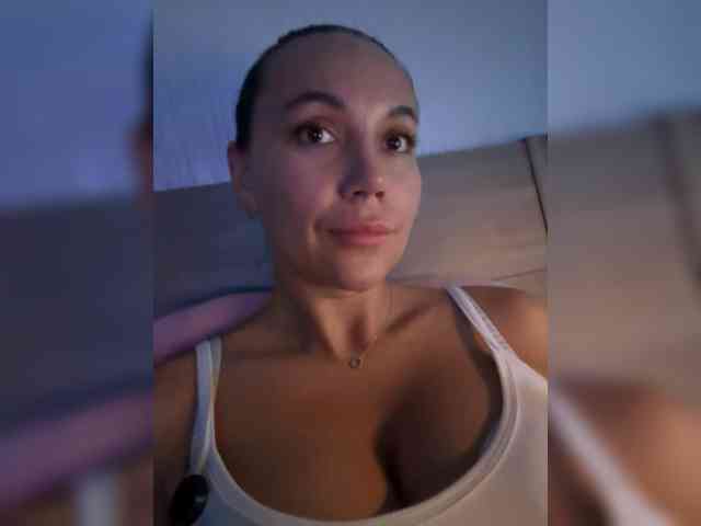 QWEENII webcam