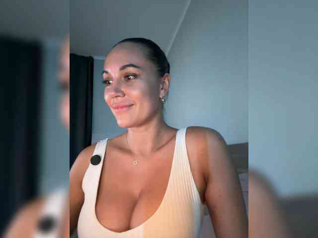 QWEENII webcam