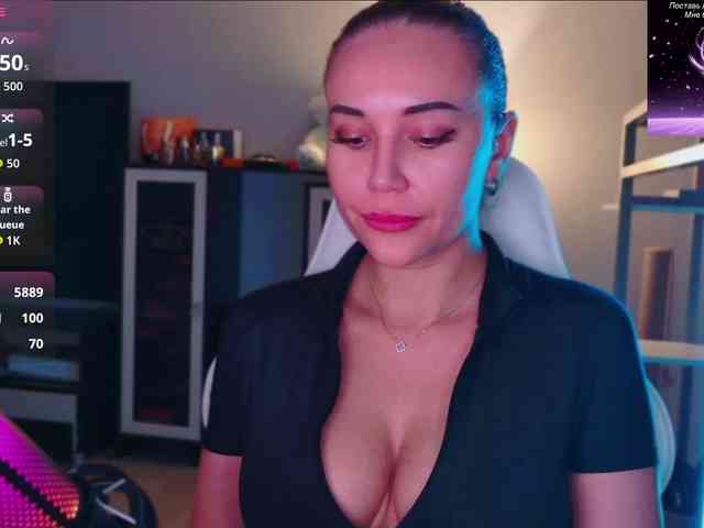 QWEENII webcam