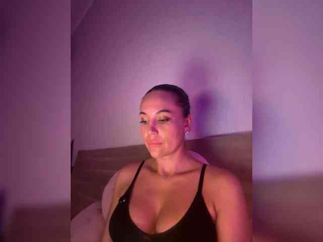 QWEENII webcam