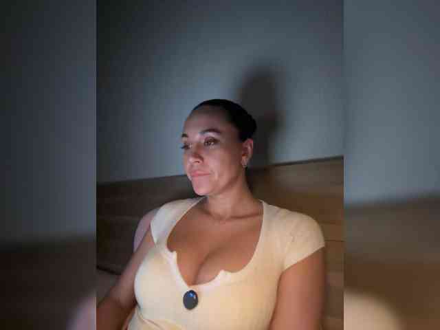 QWEENII webcam