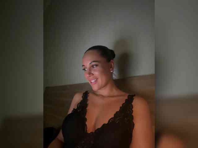 QWEENII webcam
