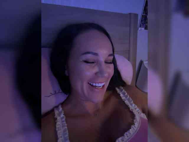 QWEENII webcam