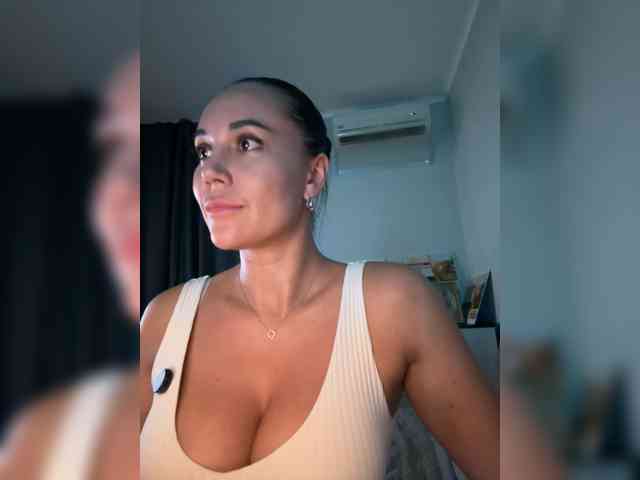 QWEENII webcam