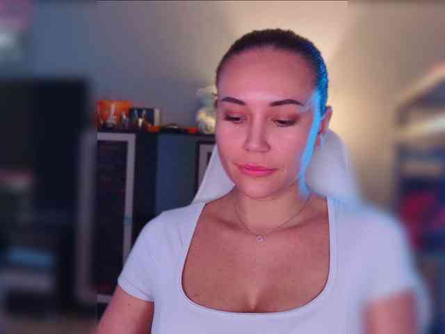 QWEENII webcam