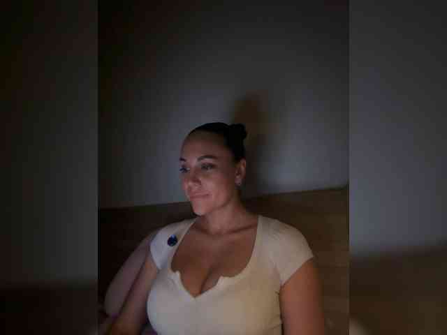 QWEENII webcam