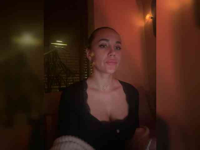 QWEENII webcam