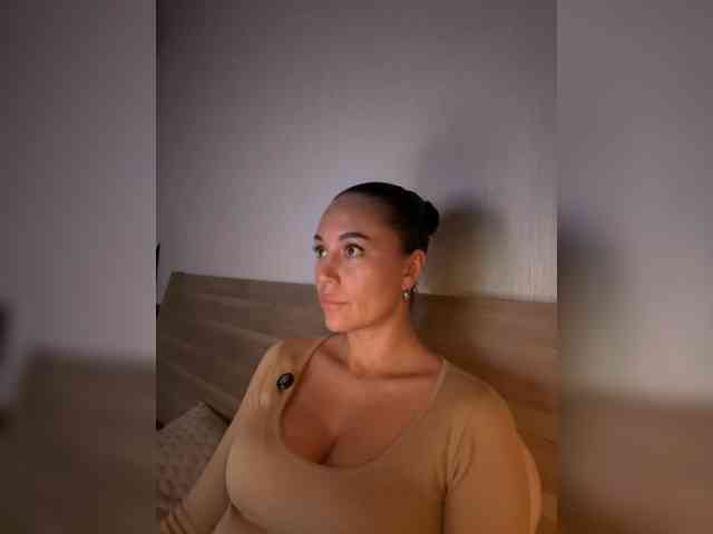 QWEENII webcam