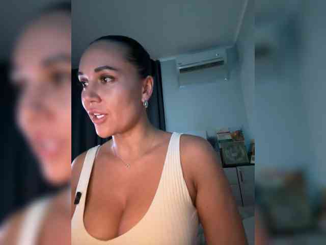 QWEENII webcam