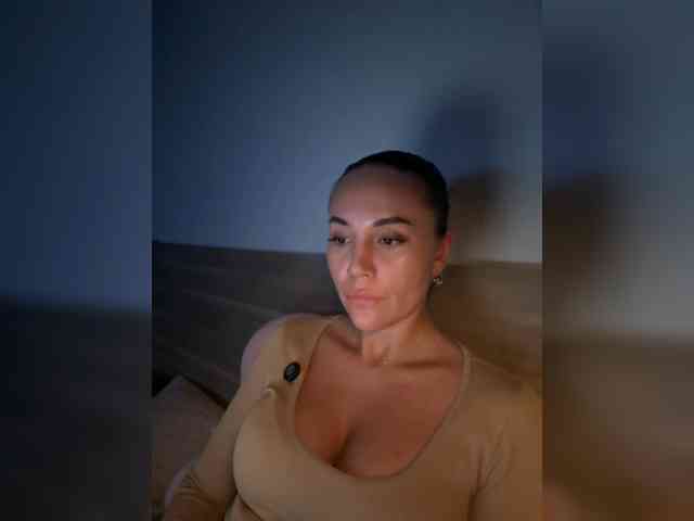 QWEENII webcam