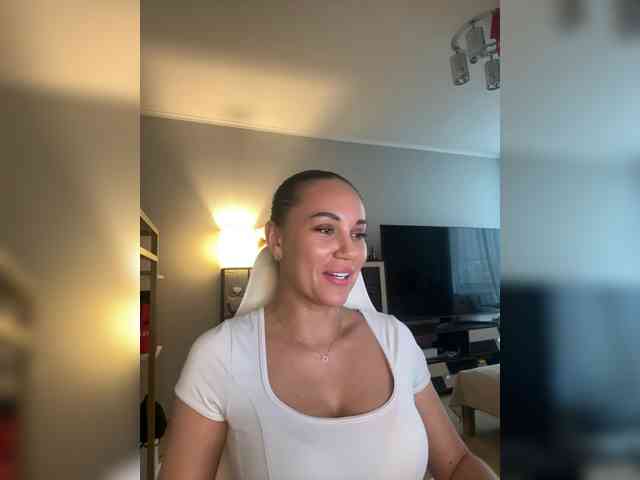 QWEENII webcam