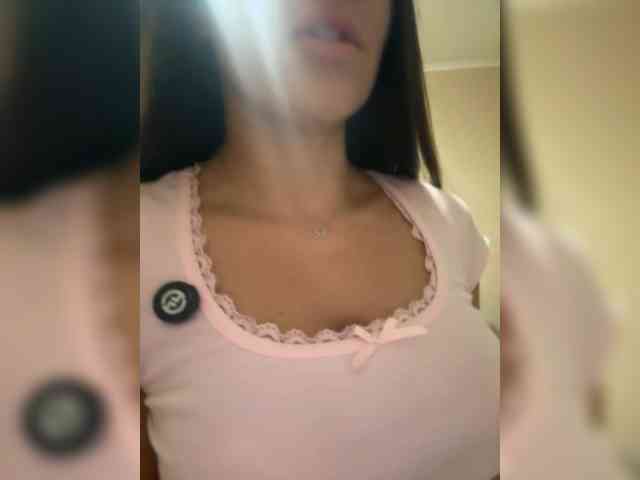 QWEENII webcam