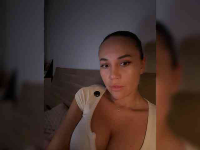 QWEENII webcam