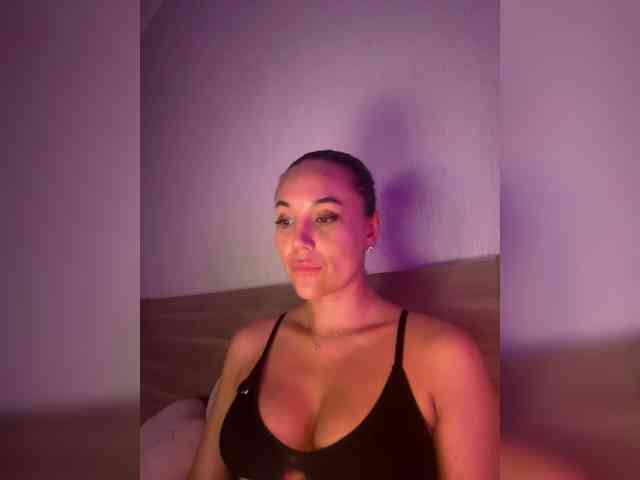 QWEENII webcam