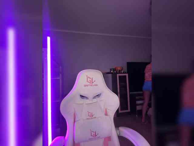 QWEENII webcam
