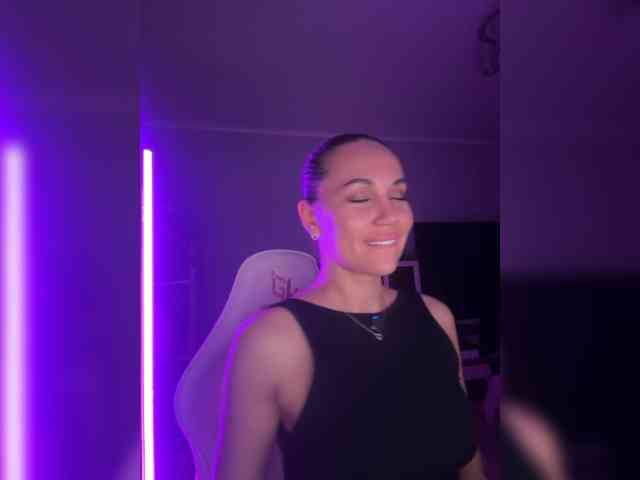 QWEENII webcam