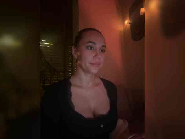 QWEENII webcam
