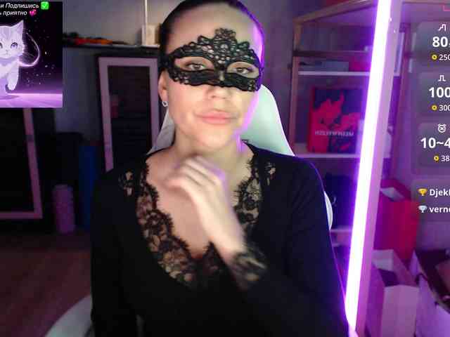 QWEENII webcam