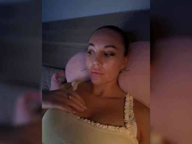 QWEENII webcam