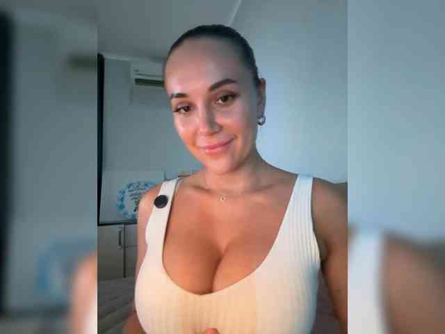 QWEENII webcam