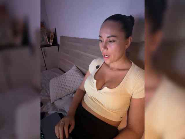 QWEENII webcam
