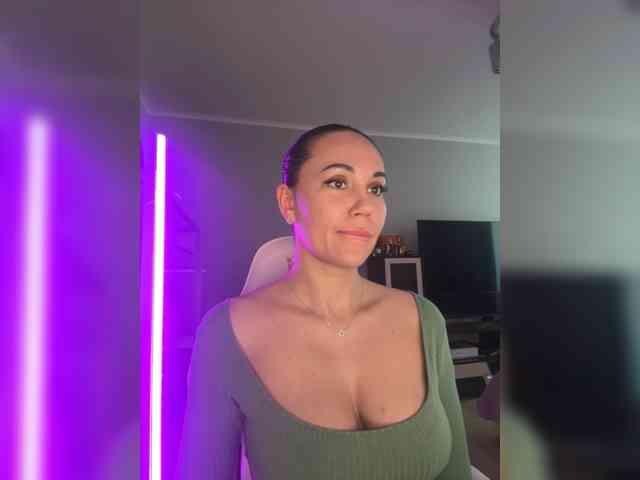 QWEENII webcam