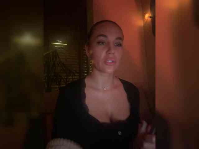 QWEENII webcam