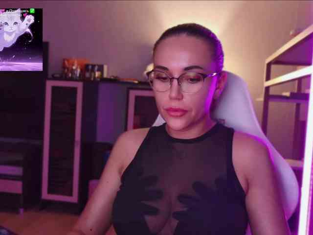 QWEENII webcam