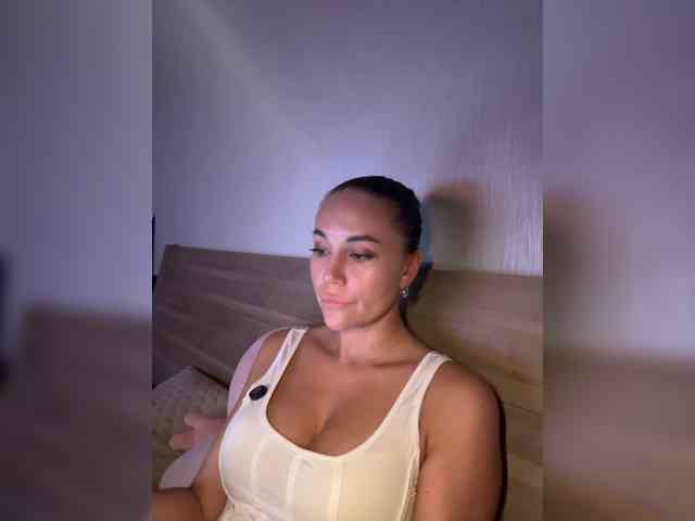 QWEENII webcam