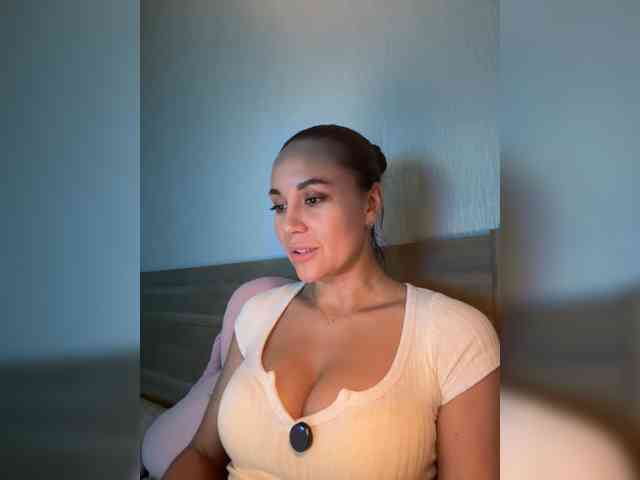 QWEENII webcam