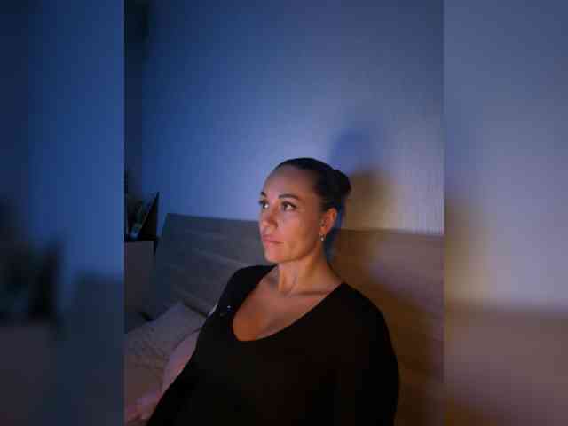 QWEENII webcam