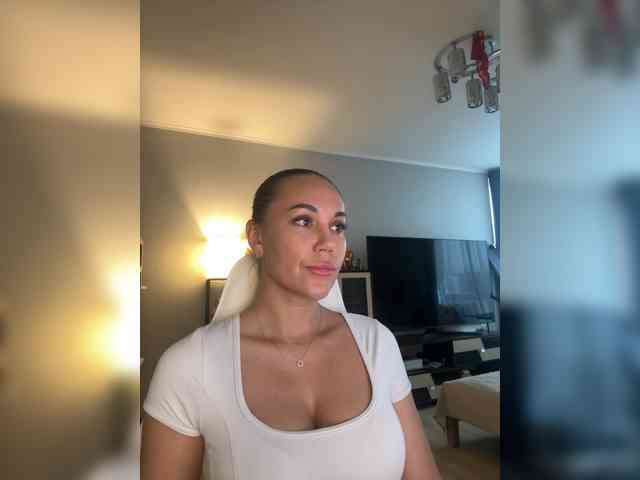 QWEENII webcam