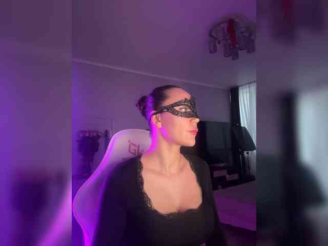 QWEENII webcam
