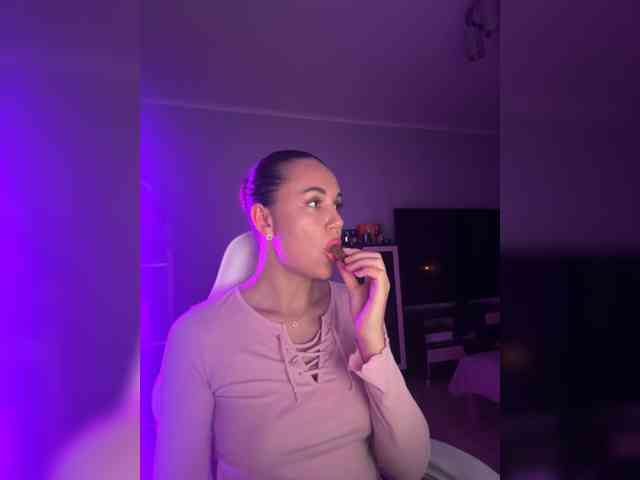 QWEENII webcam