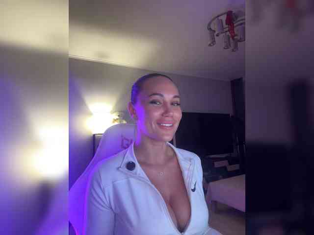 QWEENII webcam