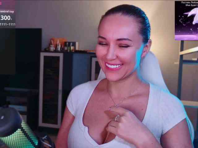 QWEENII webcam